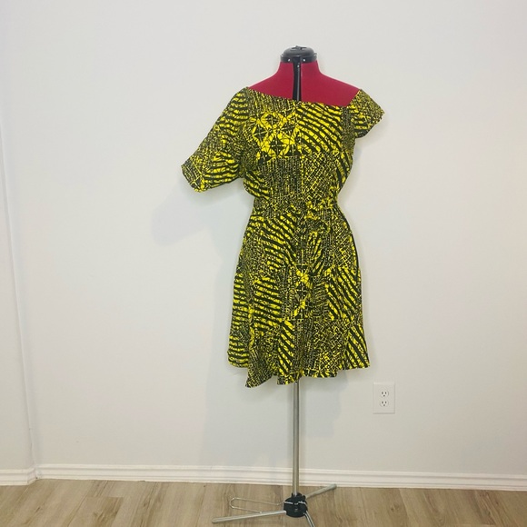 Ankara short gown for women - Picture 2 of 3